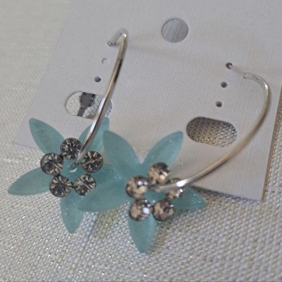 Woman's Hoop Floral Earrings With Rhinestones - Picture 4 of 8
